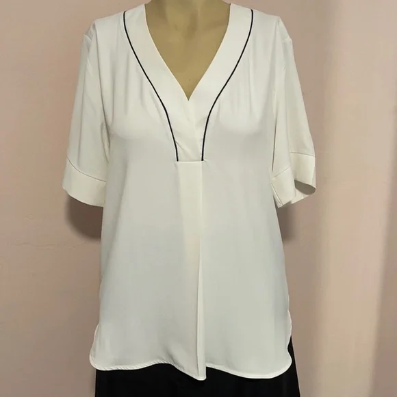 Ann Taylor cream blouse Sz Medium shirt classic office - Picture 1 of 4